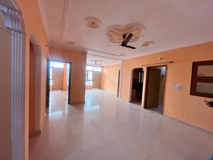 Room in  Warehouse at Migsun Alpha Central, Alpha Ii Greater Noida – for Rent