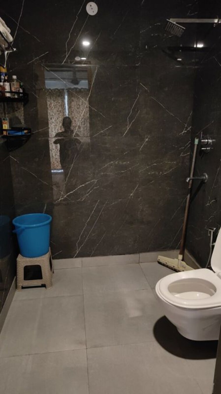 Bathroom, vasant kunj 3 Bedroom 160 Sq.Yd. Builder Floor In Vasant Kunj Delhi 9826504