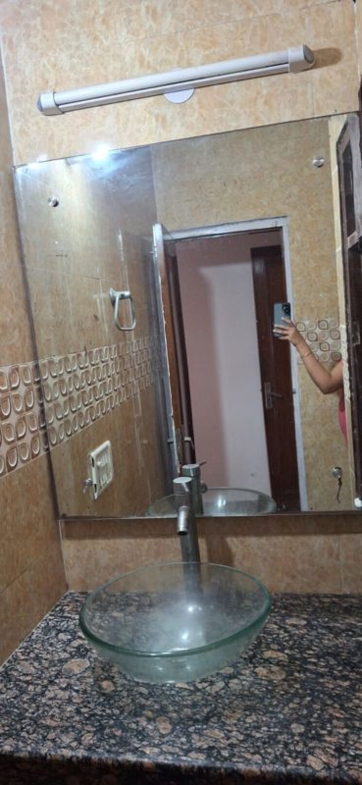 undefined, vasant kunj 3 Bedroom 1350 Sq.Ft. Builder Floor In Vasant Kunj Delhi 9826513