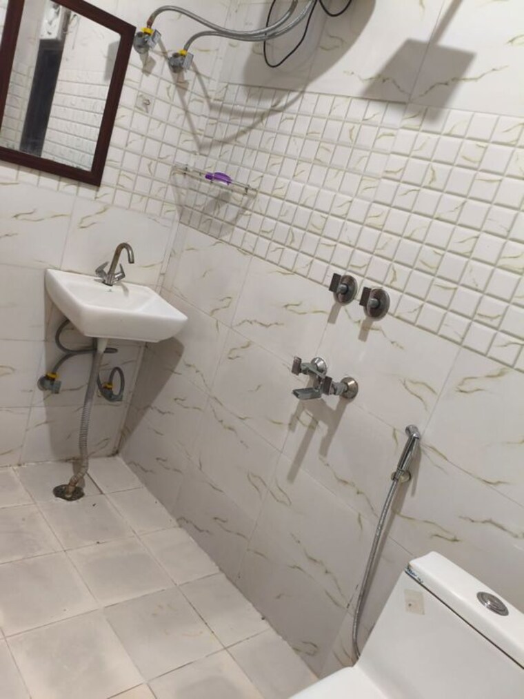 Bathroom, vasant kunj 2 Bedroom 900 Sq.Ft. Builder Floor In Vasant Kunj Delhi 9826528
