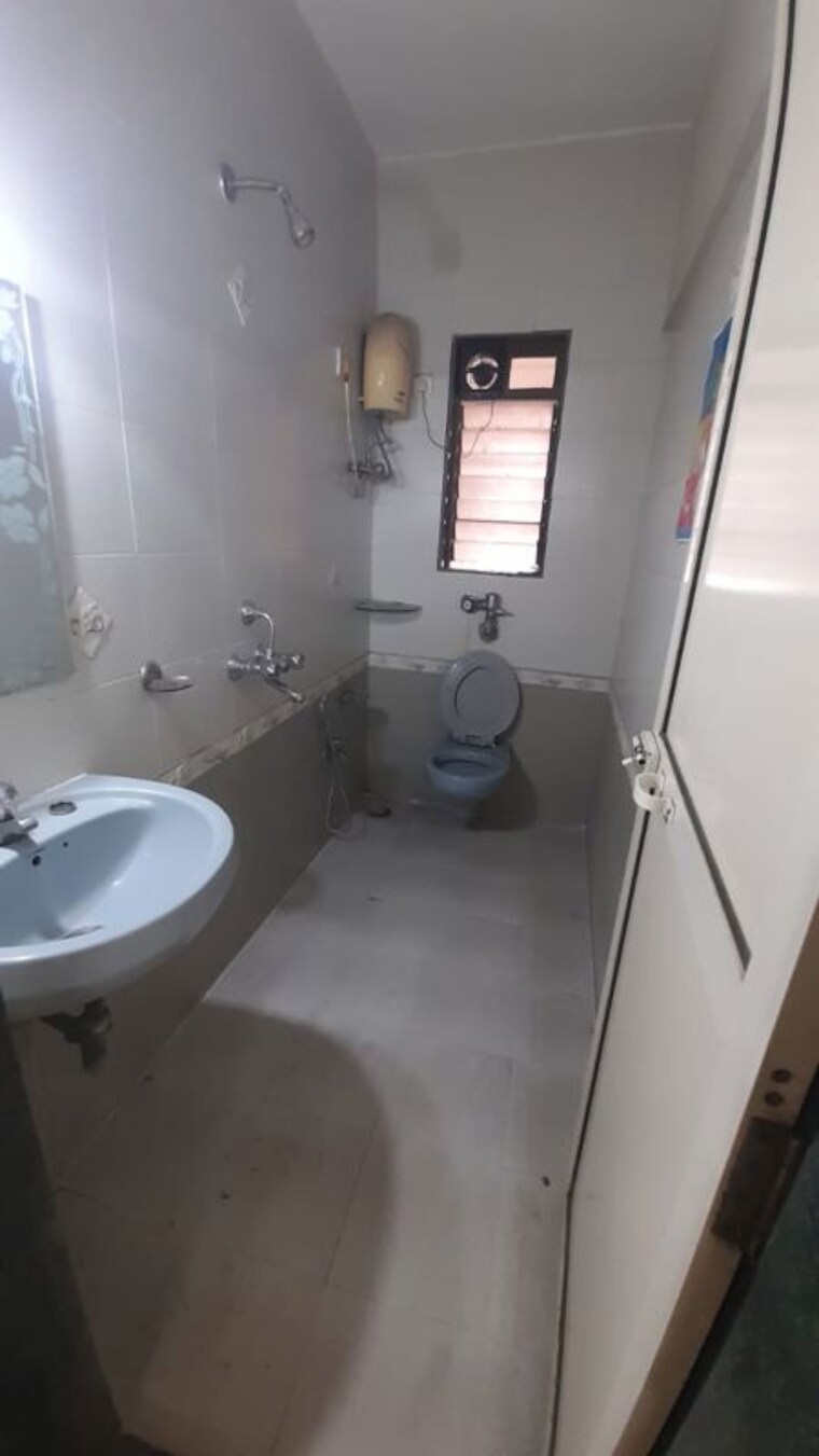 Bathroom, evershine-millennium-paradise 1 Bedroom 575 Sq.Ft. Apartment In Kandivali East Mumbai 9826541