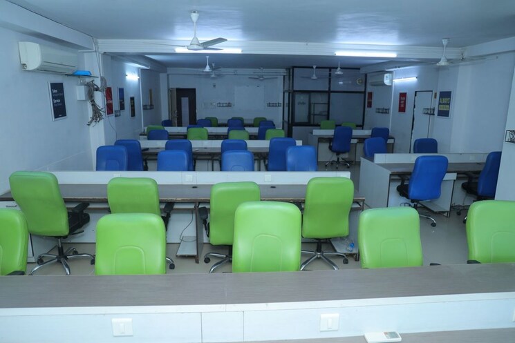 Team Area, adajan Commercial Office Space 1059 Sq.Ft. In Adajan Surat 9826577