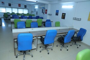  Office Space For Rent in Adajan