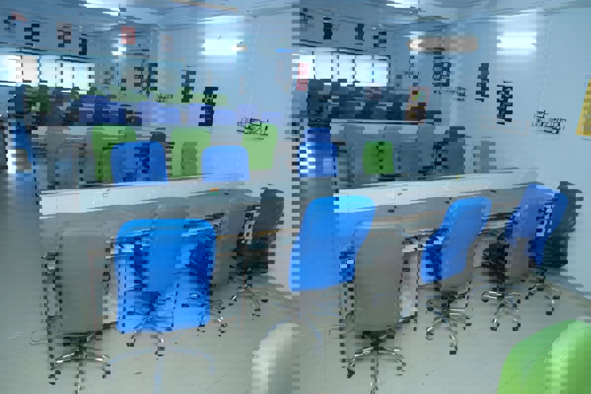 Office Space For Rent in Adajan