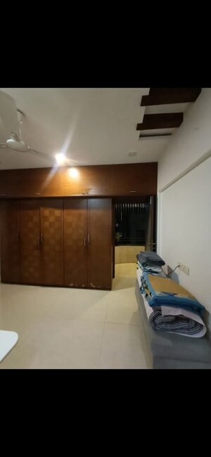 Furnished Amenities in 2 BHK Apartment at Atlanta Heights, Prabhadevi – for Rent