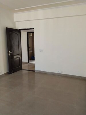 Room in 3 BHK Builder Floor at Unitech Uniworld Gardens 2, Sector 47 – for Rent