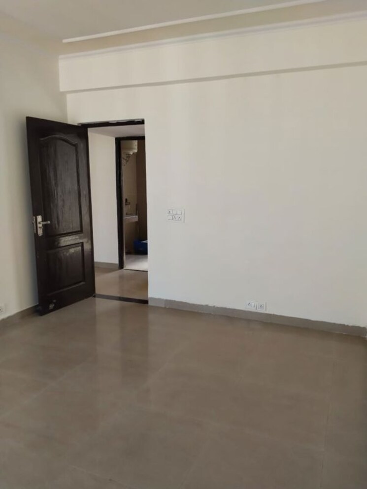 Room, unitech-uniworld-gardens-2 3 Bedroom 1745 Sq.Ft. Builder Floor In Sector 47 Gurgaon 9826643