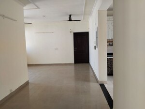 Building Lobby in 3 BHK Builder Floor at Unitech Uniworld Gardens 2, Sector 47 – for Rent
