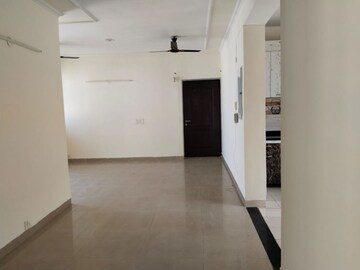 Building Lobby in 3 BHK Builder Floor at Unitech Uniworld Gardens 2, Sector 47 – for Rent