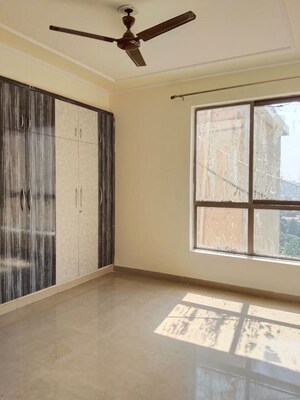 Room in 3 BHK Builder Floor at Unitech Uniworld Gardens 2, Sector 47 – for Rent