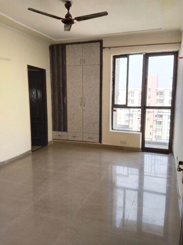 Room in 3 BHK Builder Floor at Unitech Uniworld Gardens 2, Sector 47 – for Rent