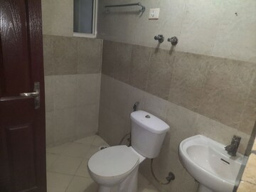 Bathroom in 1.5 BHK Apartment at Udaigiri Apartments, Sector 34 – for Rent
