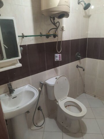 Bathroom in 1.5 BHK Apartment at Udaigiri Apartments, Sector 34 – for Rent