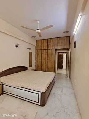 Room in 1 BHK Apartment at Kakad Estate Worli, Worli – for Rent