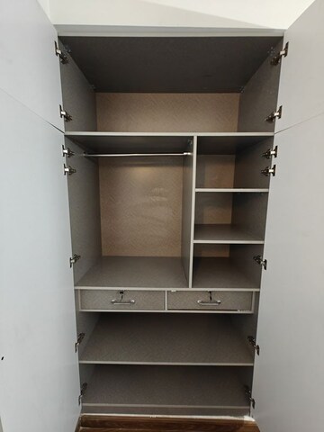 Furnished Amenities in 3 BHK Apartment at Sector 4 Greater Noida – for Rent