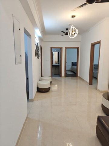 Room in 3 BHK Apartment at Sector 4 Greater Noida – for Rent