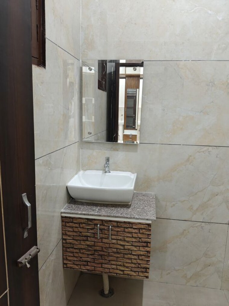 Bathroom, patiala road 2 Bedroom 100 Sq.Yd. Independent House In Patiala Road Zirakpur 9826675