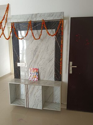 Room in 3 BHK Apartment at Sector 16c Greater Noida – for Rent