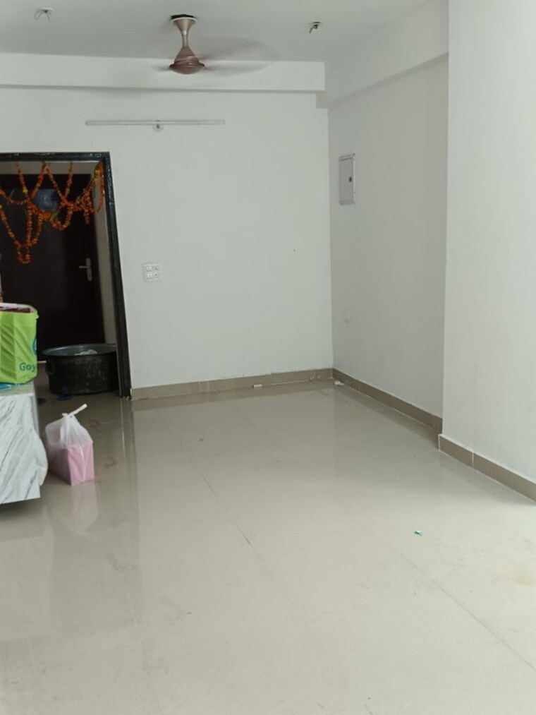 Room, sector 16c greater noida 3 Bedroom 1227 Sq.Ft. Apartment In Sector 16c Greater Noida Greater Noida 9826697