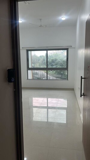 2 BHK Apartment For Rent in Kalpataru Immensa F, Kolshet Road