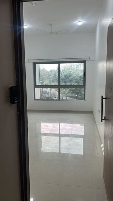 2 BHK Apartment For Rent in Kalpataru Immensa F, Kolshet Road
