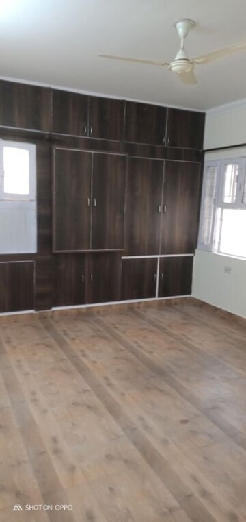 Room in 3 BHK Apartment at Vasant Kunj – for Rent