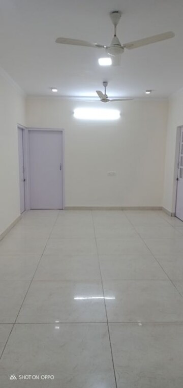 Room in 3 BHK Apartment at Vasant Kunj – for Rent