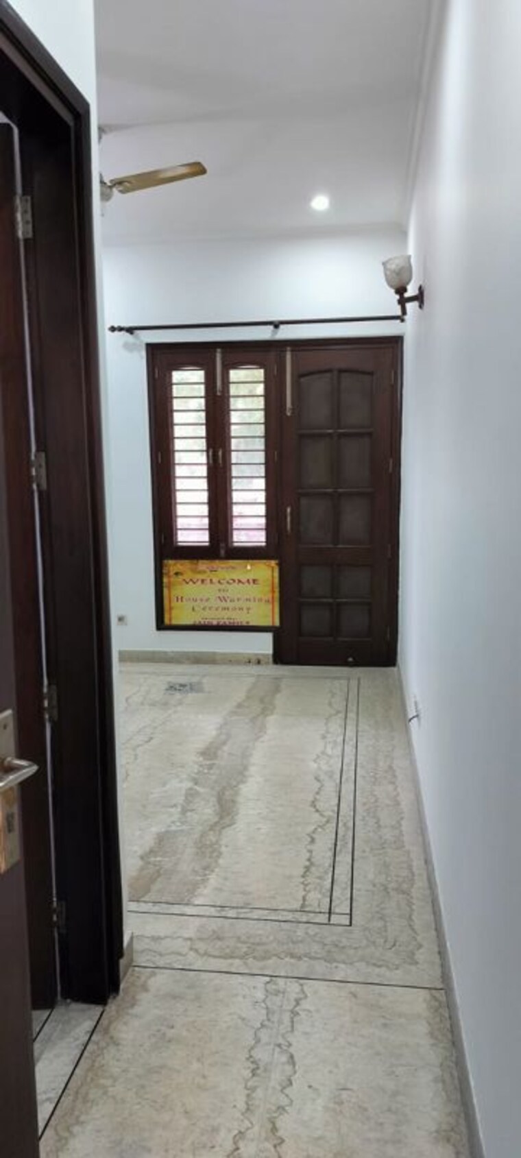 Room, sector 46 6+ Bedroom 200 Sq.Mt. Villa In Sector 46 Noida 9826746