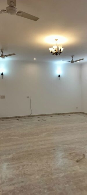 Room in 6+ BHK Villa at Sector 46 – for Sale