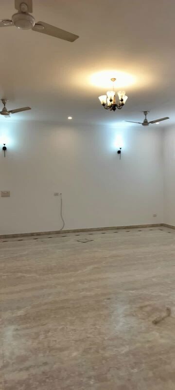 Room in 6+ BHK Villa at Sector 46 – for Sale