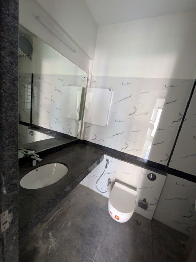 Bathroom, jyoti-sukriti 3 Bedroom 892 Sq.Ft. Apartment In Goregaon East Mumbai 9826759