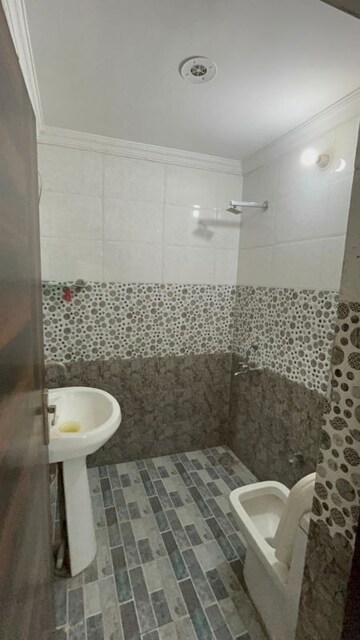 Bathroom in 4 BHK Builder Floor at Green Fields Colony – for Rent