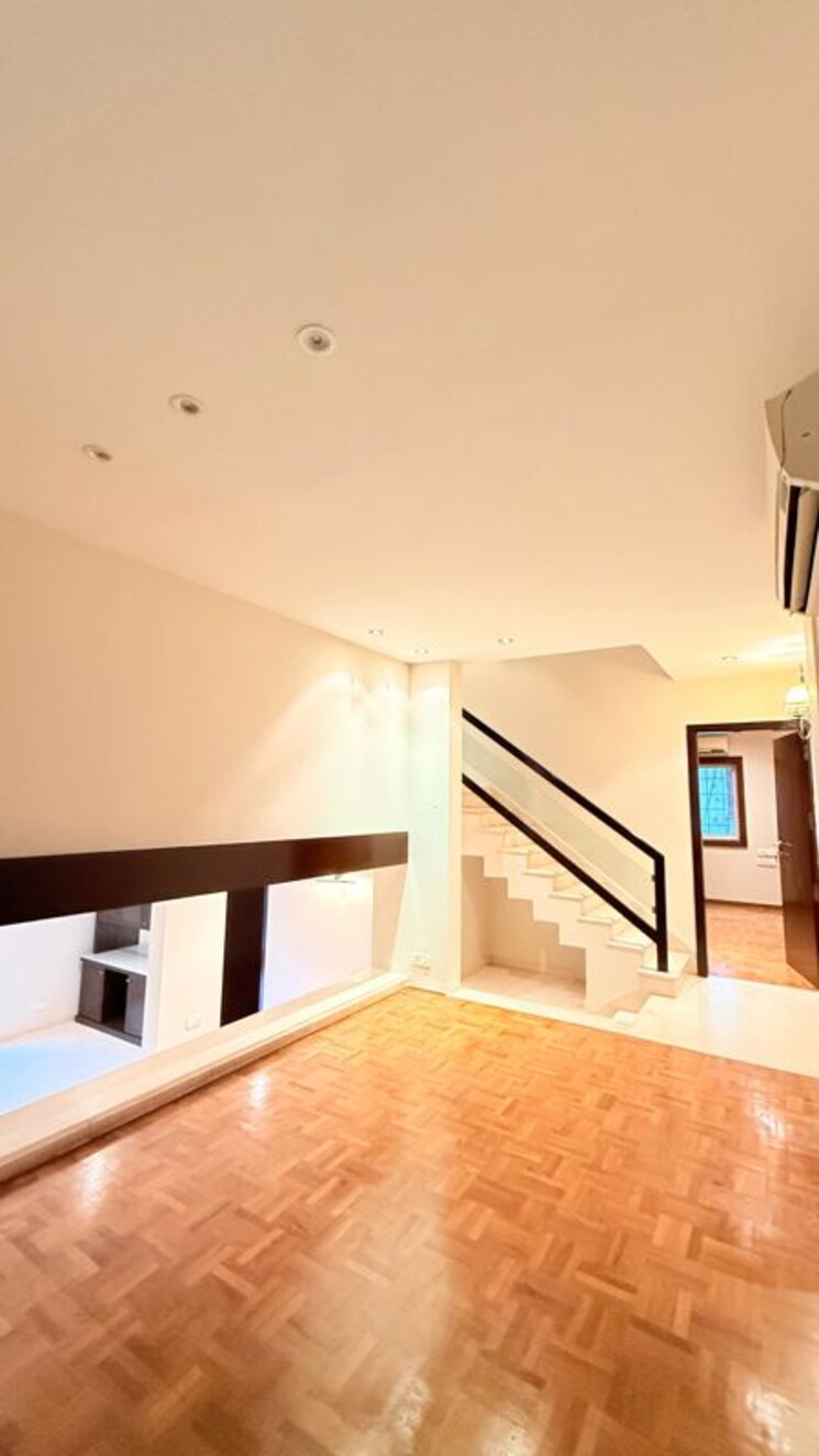 Kitchen, white-lotus-anora 4 Bedroom 4500 Sq.Ft. Apartment In Indiranagar Bangalore 9826789