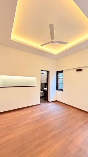 Room in 4 BHK Independent House at Indiranagar – for Rent