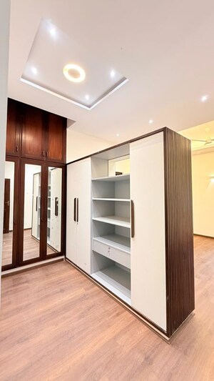 Room in 4 BHK Independent House at Indiranagar – for Rent