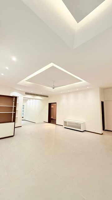 Room in 4 BHK Independent House at Indiranagar – for Rent