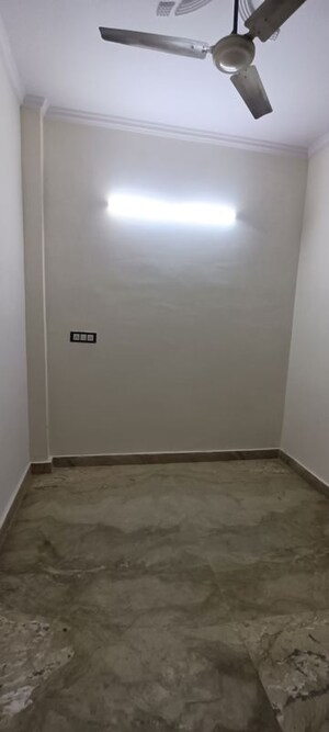 Room in 1 BHK Builder Floor at Rohini Sector 8 – for Rent