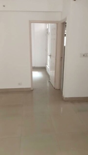 Room in 2 BHK Apartment at Supertech Cape Town, Sector 74 – for Rent