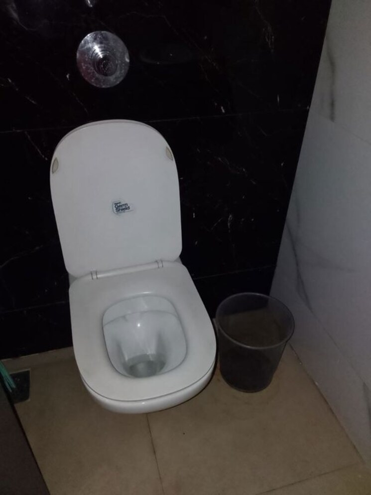 Bathroom, metro-fairmount Commercial Office Space 600 Sq.Ft. In Sanpada Navi Mumbai 9826841