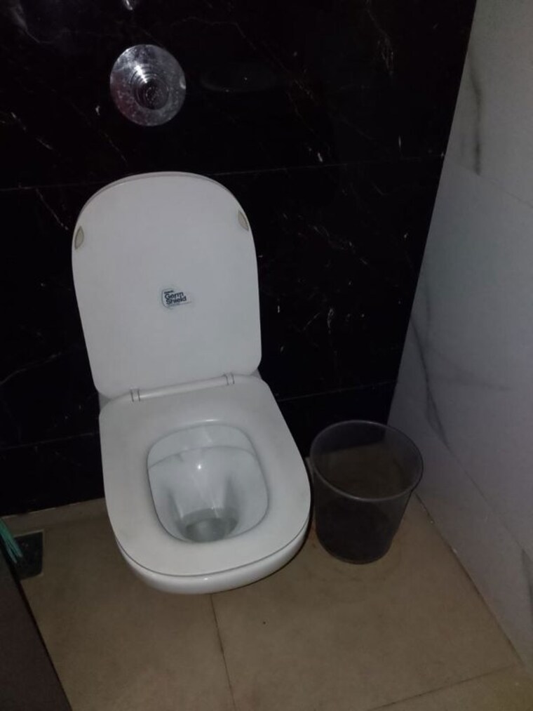 Bathroom, metro-fairmount Commercial Office Space 600 Sq.Ft. In Sanpada Navi Mumbai 9826841