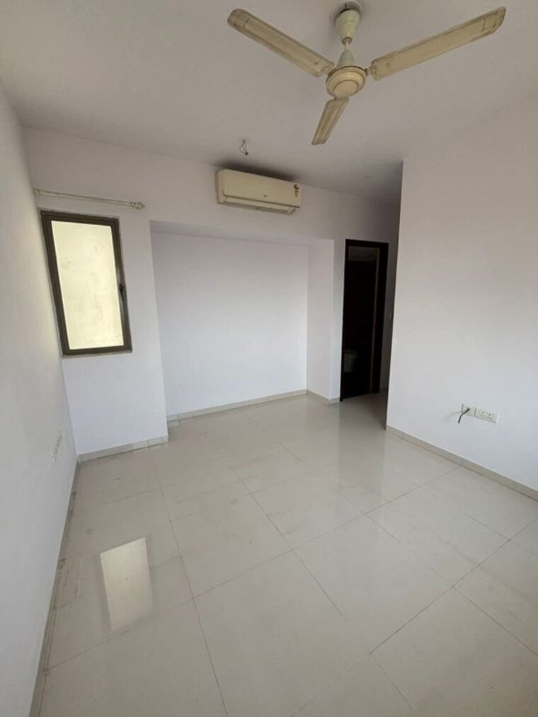 Room, lodha-splendora 2.5 Bedroom 871 Sq.Ft. Apartment In Ghodbunder Road Thane 9826864