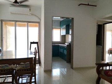 Room in 2 BHK Apartment at Avant Hillway, Goregaon East – for Rent