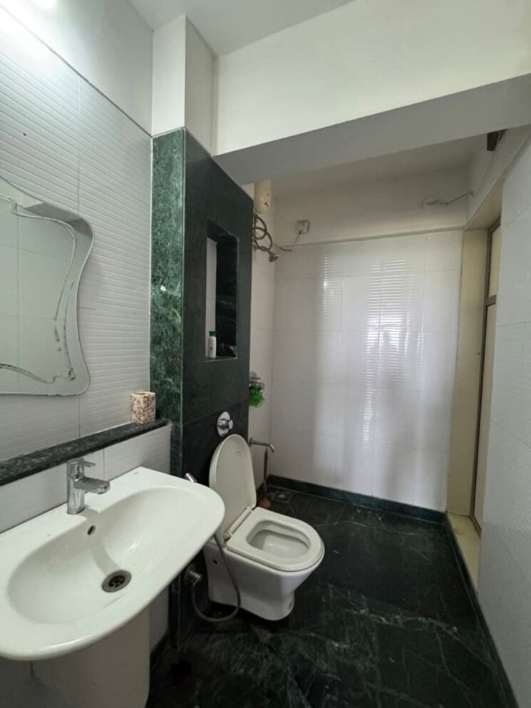 Bathroom, lodha-splendora 3 Bedroom 953 Sq.Ft. Apartment In Ghodbunder Road Thane 9826881