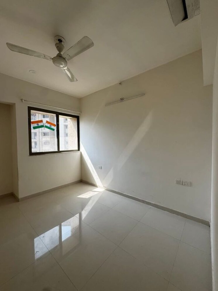 Room, lodha-splendora 2 Bedroom 772 Sq.Ft. Apartment In Ghodbunder Road Thane 9826921