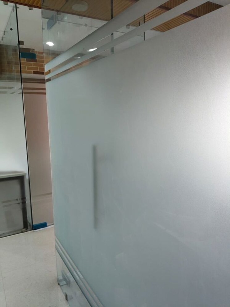 Room, savaliya-krish-cubical Commercial Office Space 921 Sq.Ft. In Thaltej Ahmedabad 9826911