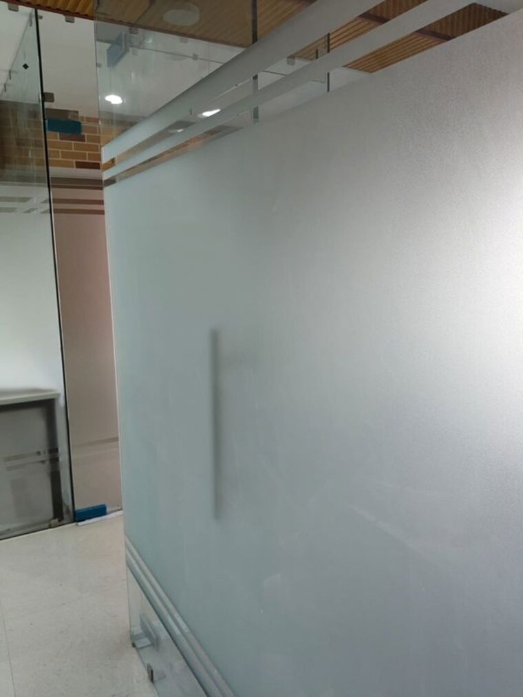 Room, savaliya-krish-cubical Commercial Office Space 921 Sq.Ft. In Thaltej Ahmedabad 9826911