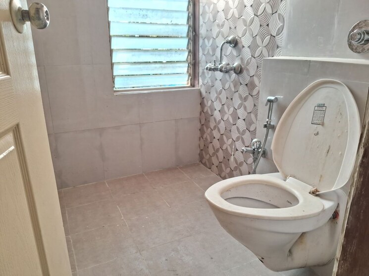 Bathroom, kunal-belleza 3 Bedroom 1650 Sq.Ft. Apartment In Bavdhan Pune 9826934