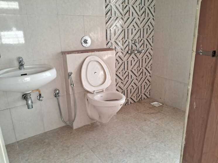 Bathroom, kunal-belleza 3 Bedroom 1650 Sq.Ft. Apartment In Bavdhan Pune 9826934