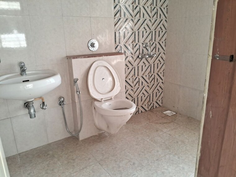 Bathroom, kunal-belleza 3 Bedroom 1650 Sq.Ft. Apartment In Bavdhan Pune 9826934