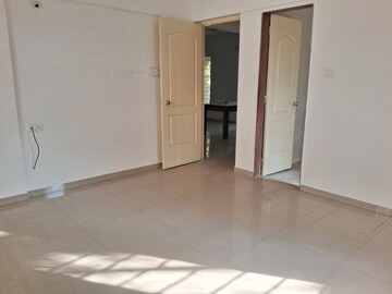 Room in 3 BHK Apartment at Kunal Belleza, Bavdhan – for Rent